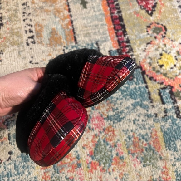 Victoria’s Secret Women's Red Plaid Slippers M - Picture 2 of 6